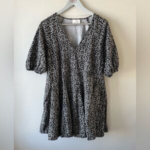 Universal Thread Floral Short Sleeve Dress w/ pockets Large V Neck - festival